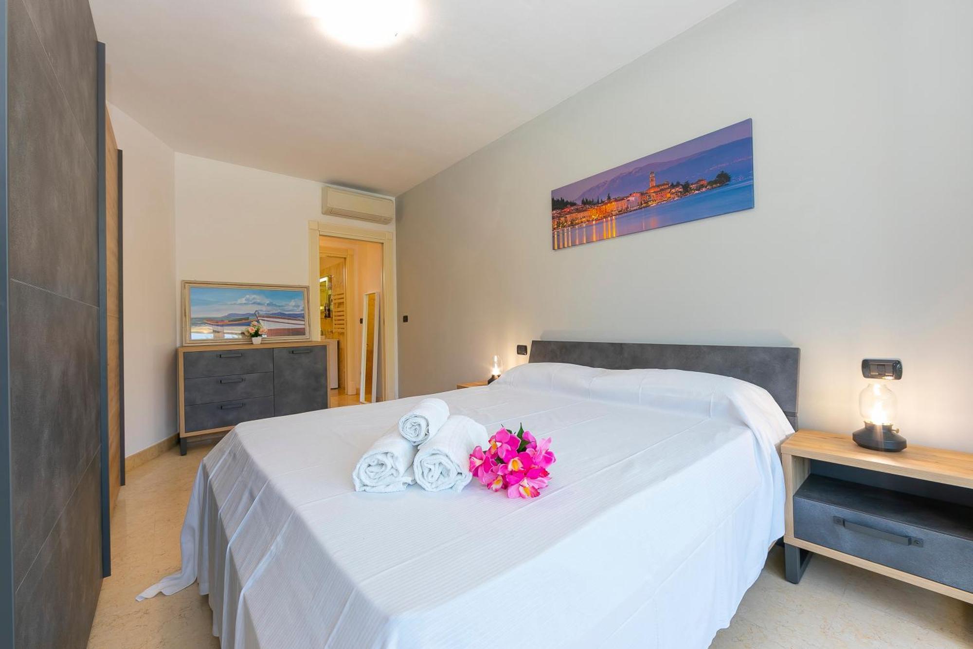 Rivoltella Apt With Pool 600M From Lake - Happy Rentals Desenzano del Garda Exteriör bild