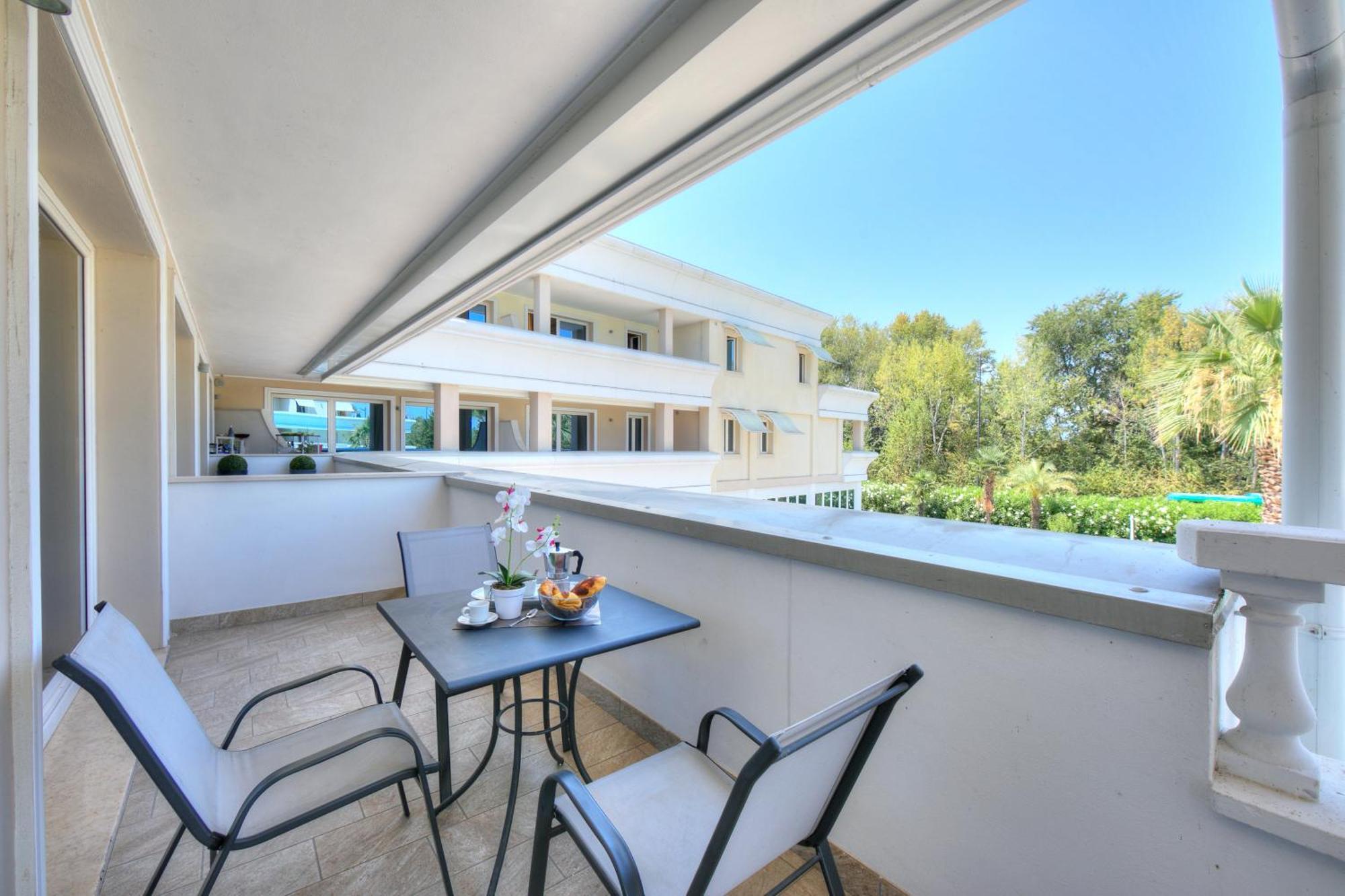 Rivoltella Apt With Pool 600M From Lake - Happy Rentals Desenzano del Garda Exteriör bild